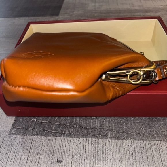 🤠Patricia Nash Brown Embossed Kisslock Wristlet - Picture 5 of 8